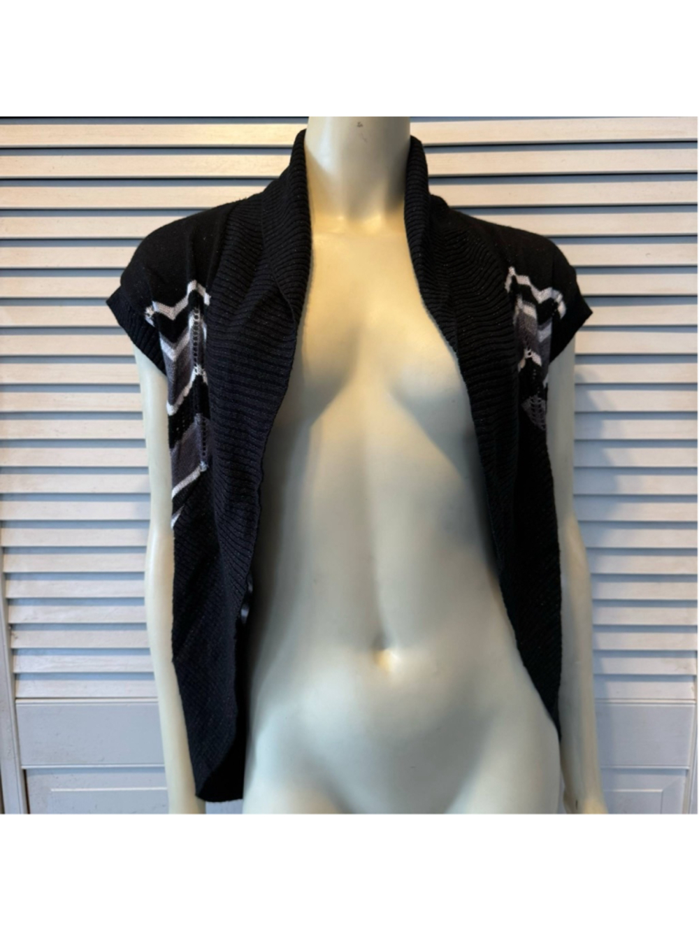 Women's F.A.N.G Cardigan Size L Black Gray Chevron Pattern